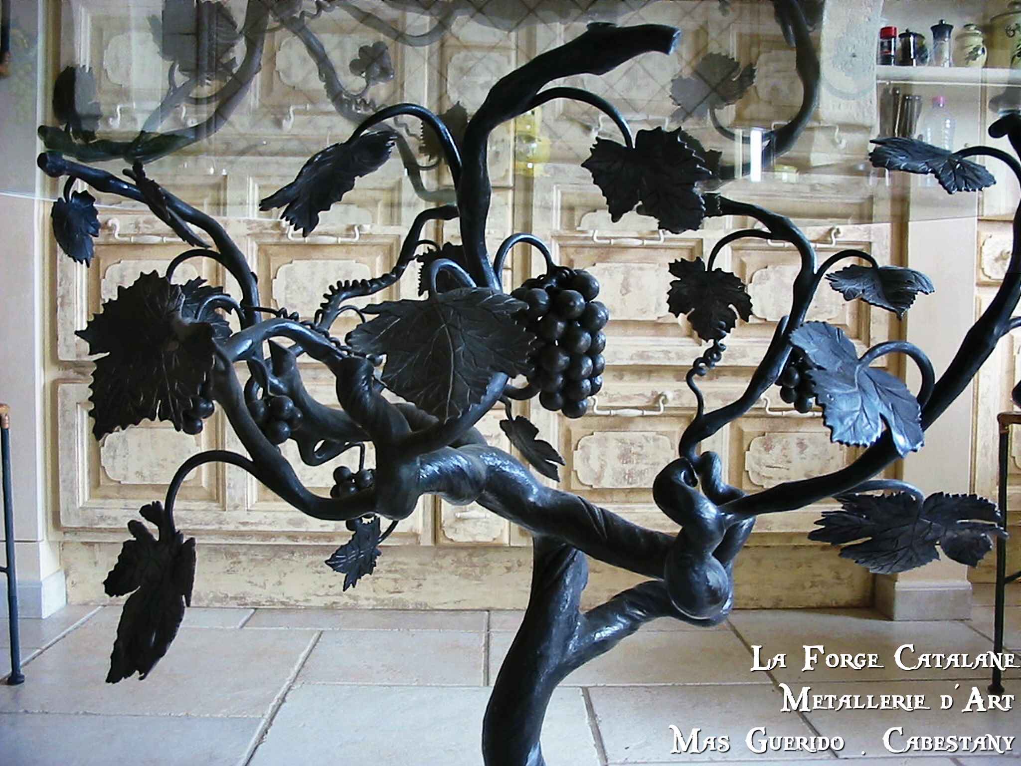 pied de table cep de vigne en fer  forge catalane.jpg